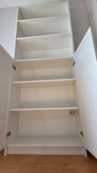 Estantería Billy Ikea con puertas y altillo