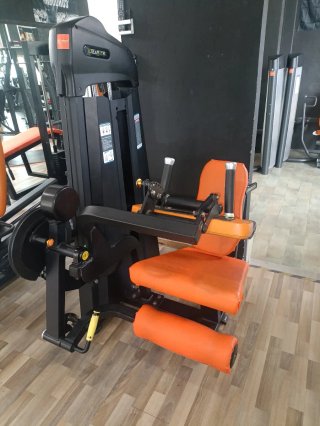 Máquina Dual Cuádriceps y Femoral Sentado