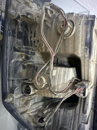Pilotos traseros Mitsubishi Montero 2000-2006
