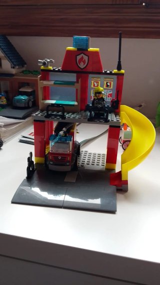 Lego Camión de Reciclaje y Figuras