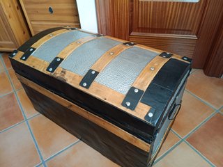 Baúl antiguo restaurado metal/madera, 77x42 cm