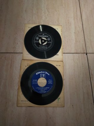 2 Discos vinilo single Cuentos infantiles