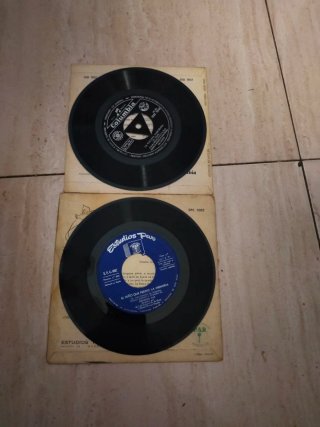2 Discos vinilo single Cuentos infantiles