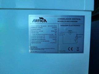 Congelador vertical bajo encimera