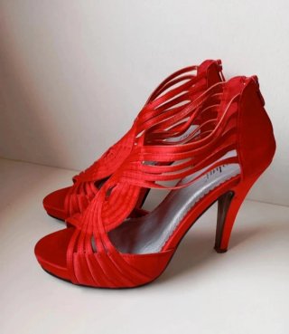 Zapatos de tacón rojos para mujer