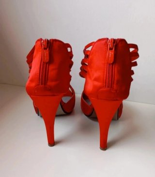 Zapatos de tacón rojos para mujer