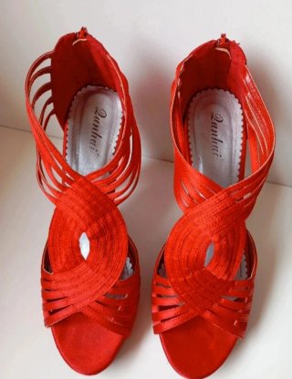 Zapatos de tacón rojos para mujer