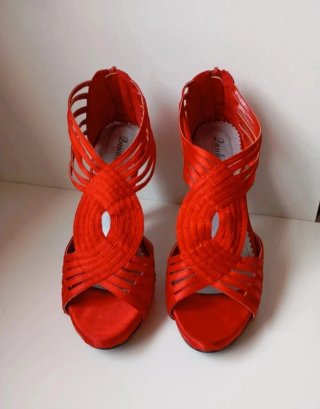 Zapatos de tacón rojos para mujer