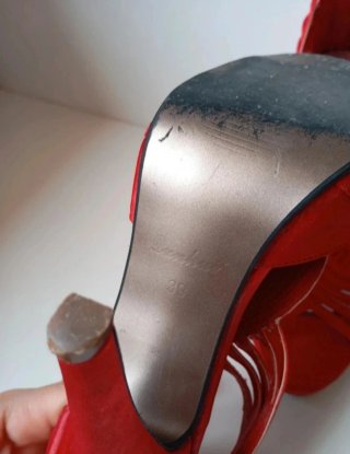 Zapatos de tacón rojos para mujer