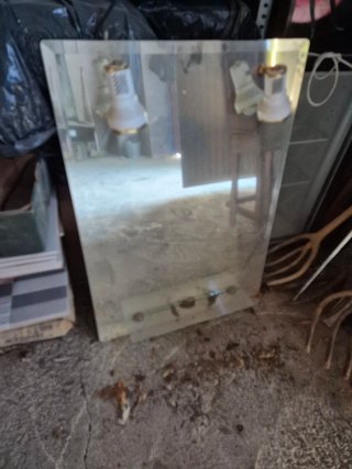 Espejo de baño dorado y transparente