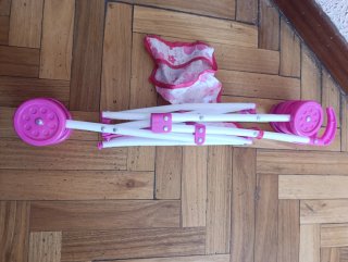 Silla de muñecas plegable de bastón.