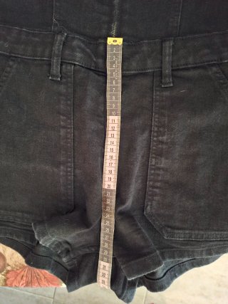 Mono vaquero Bershka corto manga corta.