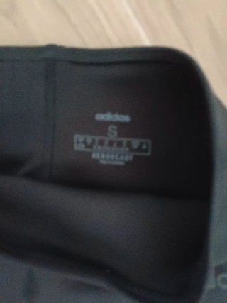 Leggings Adidas negros con rayas