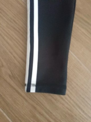 Leggings Adidas negros con rayas