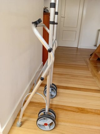 Andador para mayores con ruedas