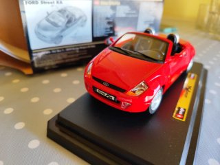Coche a escala 1:24