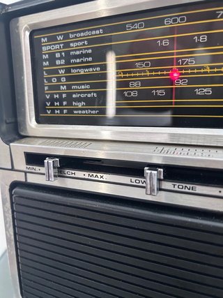 Vintage multiband radio working
