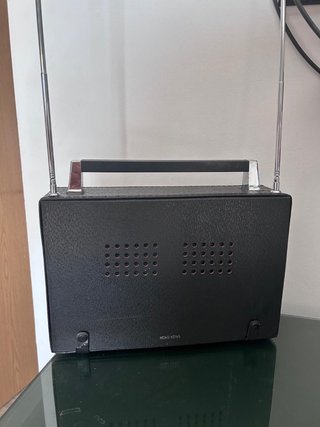 Vintage multiband radio working