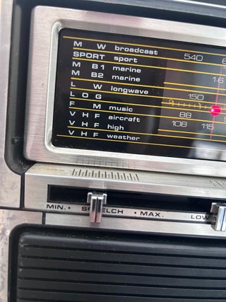 Vintage multiband radio working