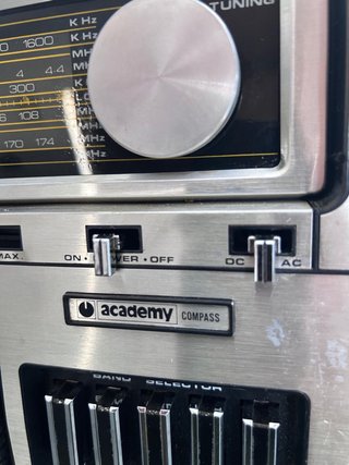 Vintage multiband radio working