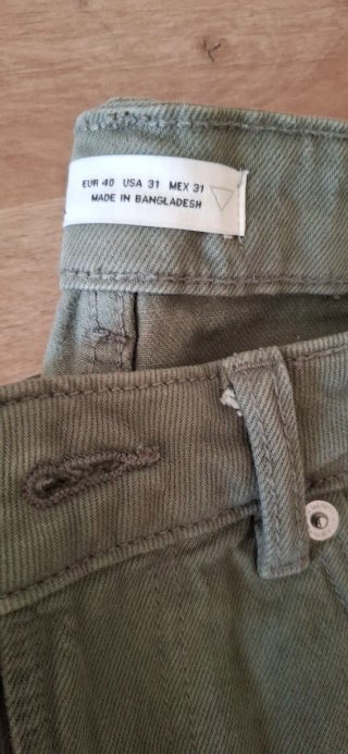 Pantalón corto vaquero Zara verde talla 40