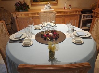 Mesa,aparador,vitrina y sillas comedor de roble