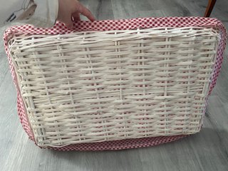 Cesta de mimbre tela