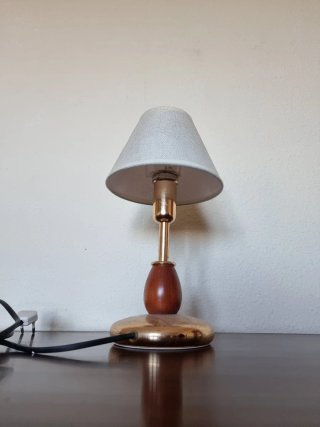 Lámpara de mesa antigüa latón y madera