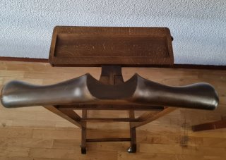 Galan de noche madera con ruedas
