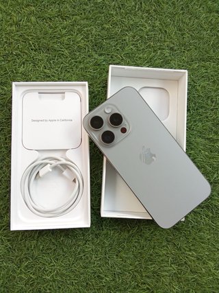 iPhone 15 Pro + 4 Fundas