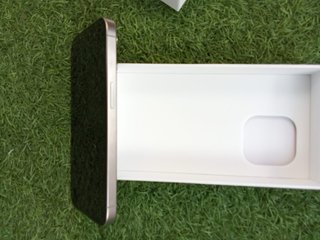iPhone 15 Pro + 4 Fundas