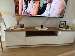 Mueble TV madera y blanco
