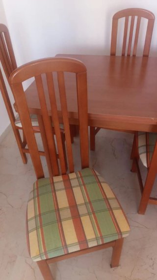 Juego de 6 sillas de madera con mesa
