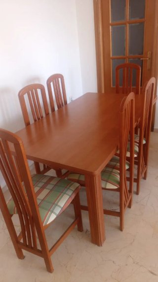 Juego de 6 sillas de madera con mesa