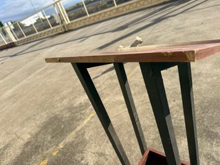 Atril para conferencias de madera y metal