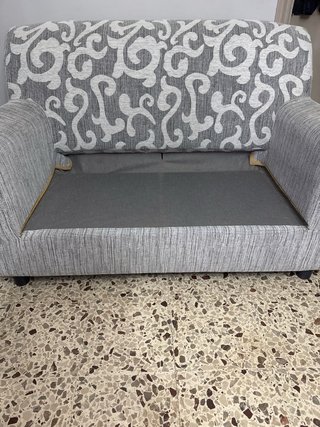 Divano 2 posti tessuto grigio e bianco