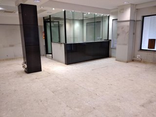 Local comercial en alquiler en La Chantría - La Lastra en León