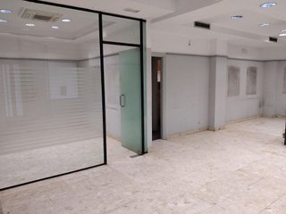 Local comercial en alquiler en La Chantría - La Lastra en León
