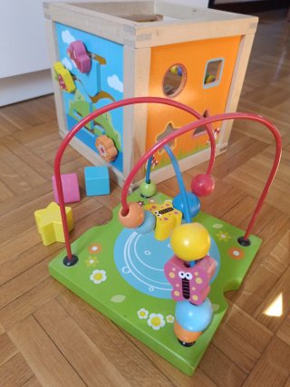 Caja multiactividades de madera para bebés