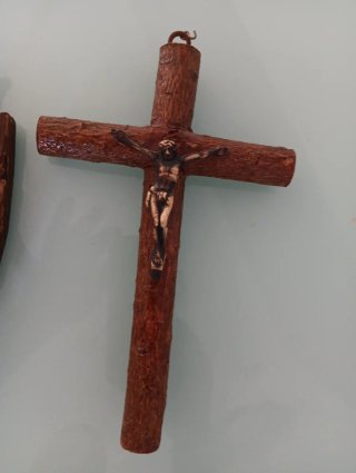 Escudo y Cruz Decorativos