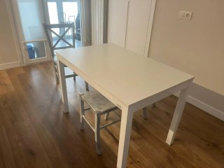 Mesa de comedor  blanca. 1,10×70, extensible a 1,5