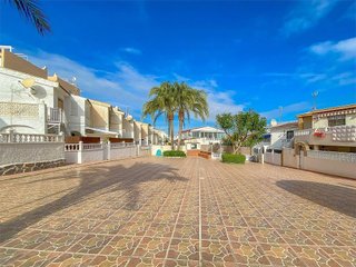 Chalet en venta en Torrelamata - La Mata en Torrevieja
