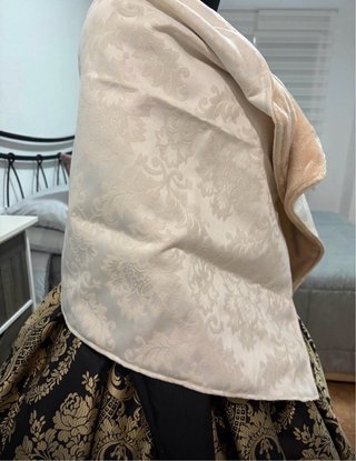 Manton Fallera Beige y Dorado