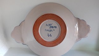 Plato de cerámica azul y blanco