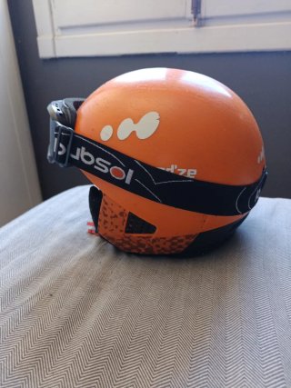 Casco de esquí niño naranja Wed'ze y gafas.