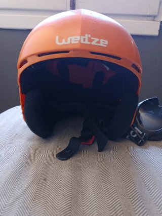 Casco de esquí niño naranja Wed'ze y gafas.