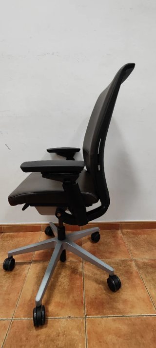 Silla de oficina Steelcase Think Negra