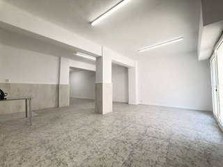 Local comercial en alquiler en Les Roquetes en Barcelona