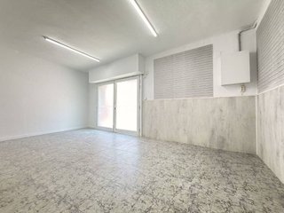 Local comercial en alquiler en Les Roquetes en Barcelona