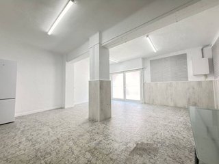 Local comercial en alquiler en Les Roquetes en Barcelona